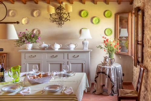 Arezzo Villa Sleeps 20 With Pool