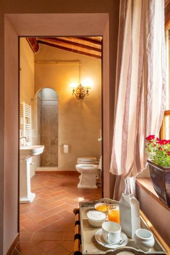 Arezzo Villa Sleeps 20 With Pool