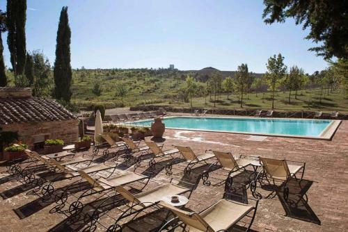 San Gimignanello Villa Sleeps 35 With Pool And Wifi