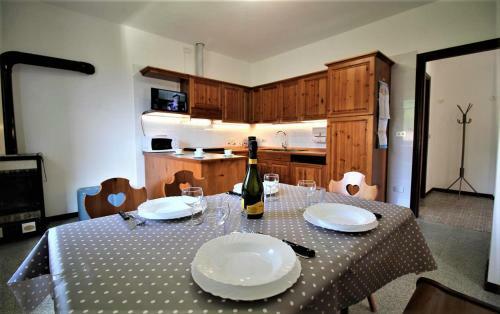 Uncle Enrys House - Family House