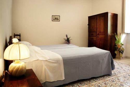 Castiglione Apartment Sleeps 5 With Pool And Wifi