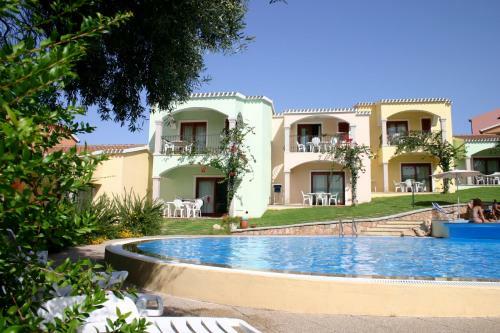 Badesi Apartment Sleeps 6 With Pool And Wifi