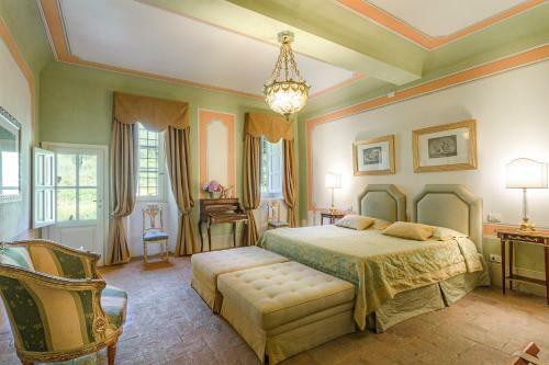 Badia Cantignano Villa Sleeps 22 With Pool And Air Con