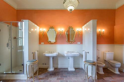 Badia Cantignano Villa Sleeps 22 With Pool And Air Con