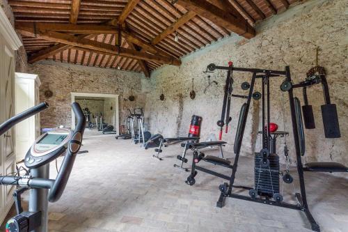 Badia Cantignano Villa Sleeps 22 With Pool And Air Con
