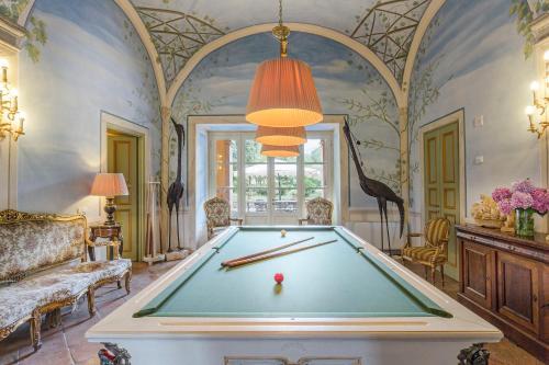 Badia Cantignano Villa Sleeps 22 With Pool And Air Con