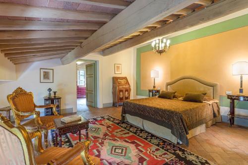 Badia Cantignano Villa Sleeps 22 With Pool And Air Con