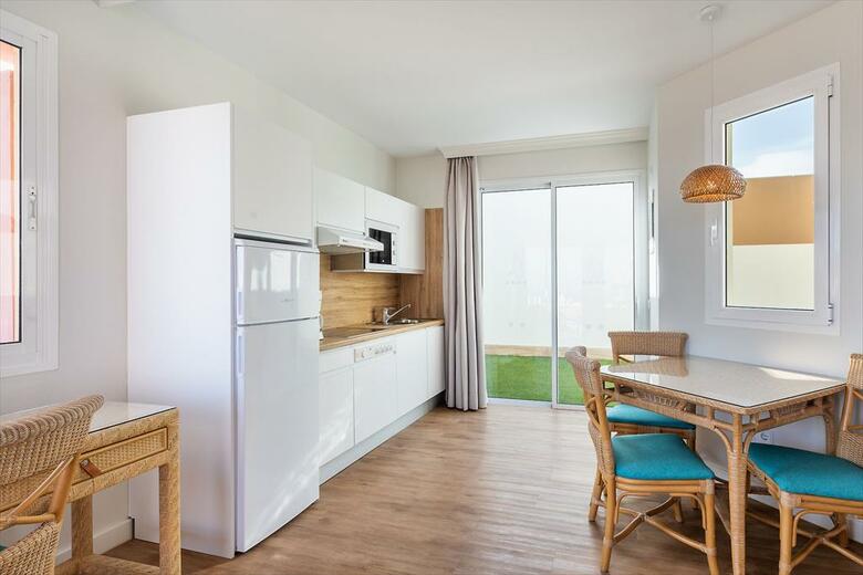 Esmeralda Maris By Livvo