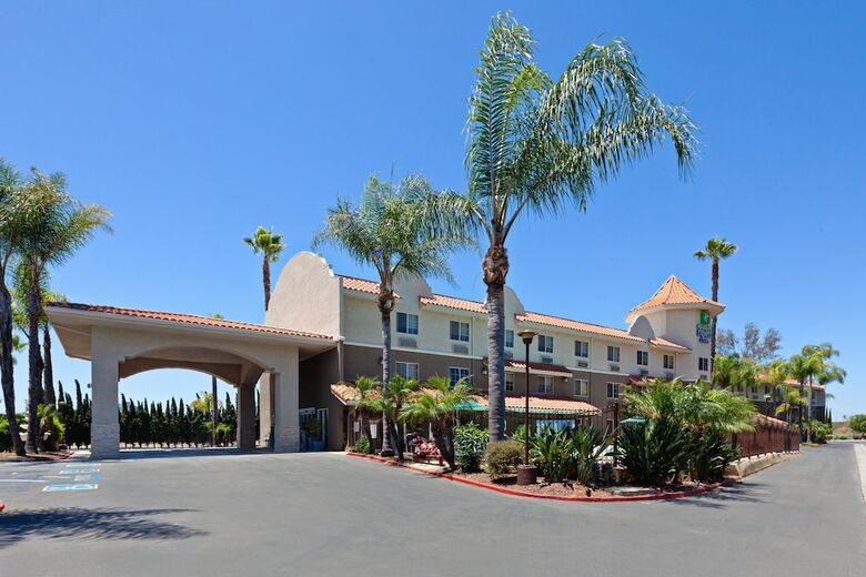Holiday Inn Express Hotel & Suites Escondido