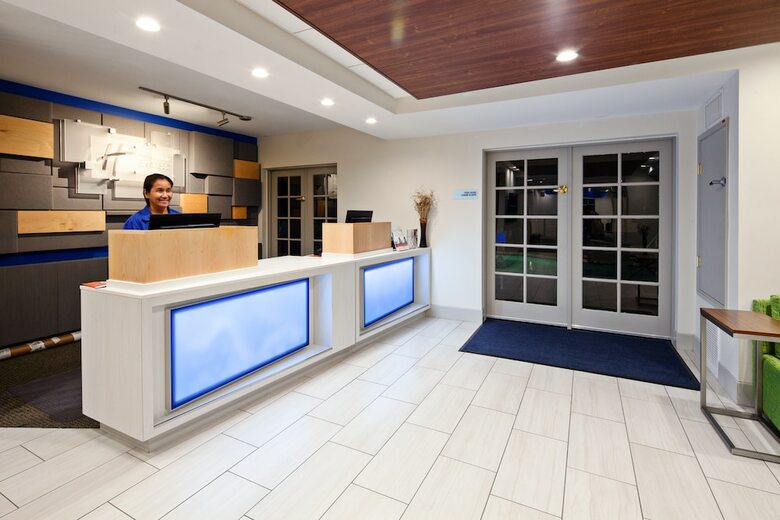 Holiday Inn Express Hotel & Suites Escondido