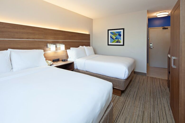 Holiday Inn Express Hotel & Suites Escondido