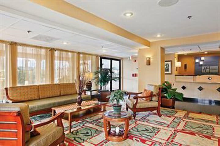 Holiday Inn Express Hotel & Suites Escondido