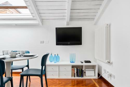 Apartamento Pratello Elegante E Raffinata Mansarda