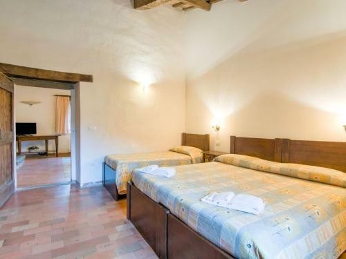 Scenic Holiday Home In Borgo Pace With Jacuzzi