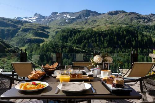 Bergman Mountain Hotel