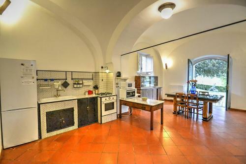 Calvanico Villa Sleeps 12 Air Con Wifi