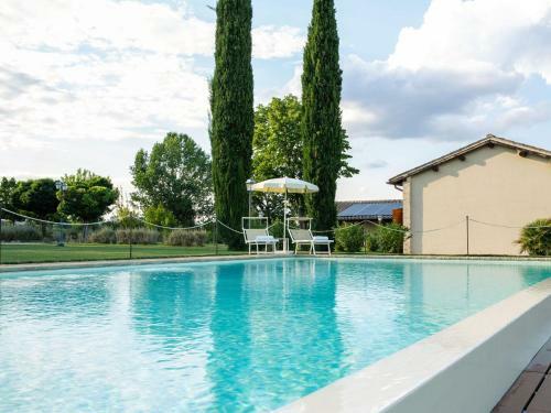 Elegant Cottage In Papiano With Whirlpool