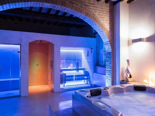 Elegant Cottage In Papiano With Whirlpool