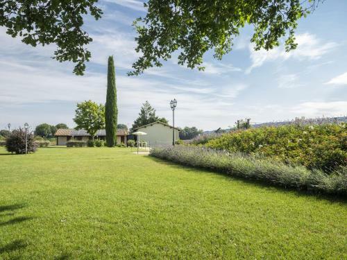 Elegant Cottage In Papiano With Whirlpool