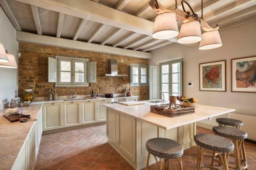 Castelfalfi Villa Sleeps 10 With Pool And Air Con