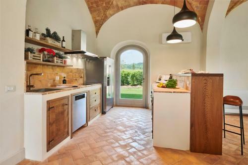 Castelfalfi Villa Sleeps 16 With Pool And Air Con
