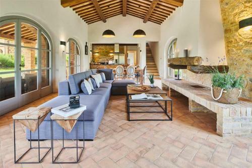 Castelfalfi Villa Sleeps 16 With Pool And Air Con
