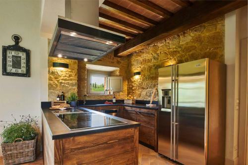 Castelfalfi Villa Sleeps 16 With Pool And Air Con