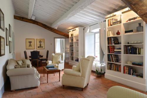 Colle Di Compito Villa Sleeps 12 Pool Air Con Wifi