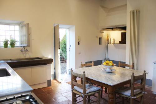 Colle Di Compito Villa Sleeps 12 Pool Air Con Wifi