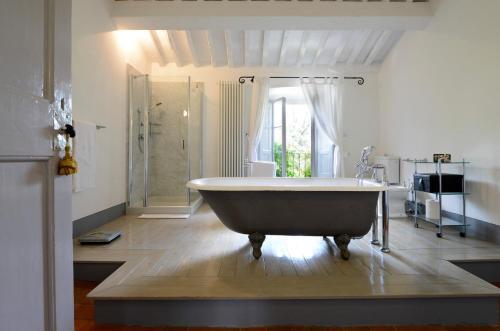 Colle Di Compito Villa Sleeps 12 Pool Air Con Wifi