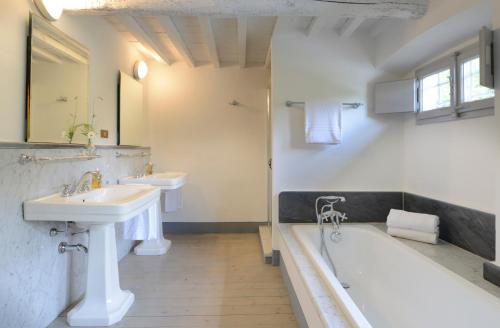 Colle Di Compito Villa Sleeps 12 Pool Air Con Wifi