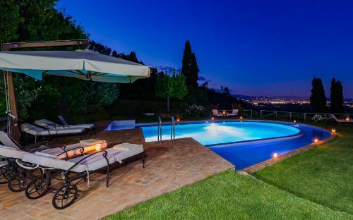 Luxury 6-bed Tuscan Villa Near Lucca