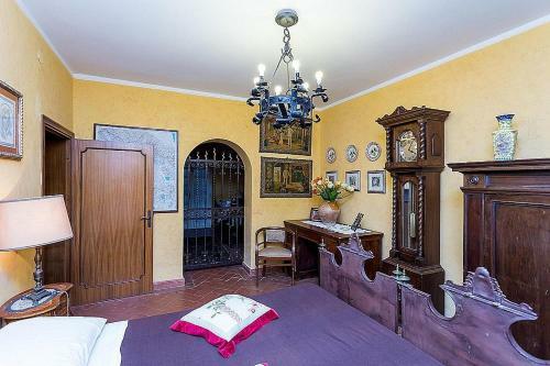 Castiglione Del Lago Villa Sleeps 12 Pool