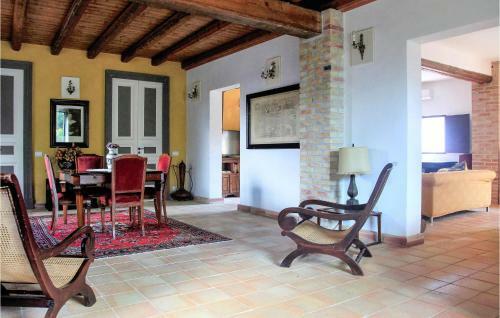 Four-bedroom Holiday Home In Chiaramonte Gulfi