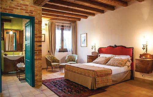 Four-bedroom Holiday Home In Chiaramonte Gulfi