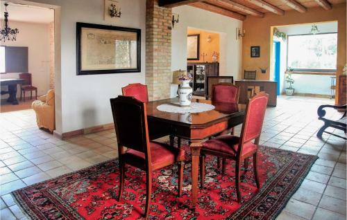 Four-bedroom Holiday Home In Chiaramonte Gulfi