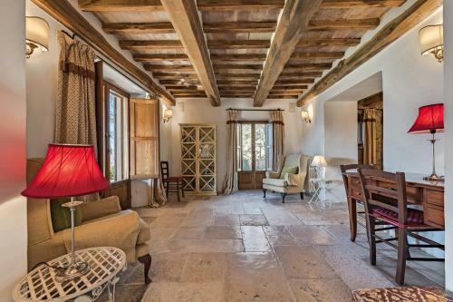 Felcino Nero Villa Sleeps 12 Pool Air Con Wifi