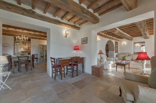 Felcino Nero Villa Sleeps 12 Pool Air Con Wifi