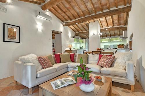 Felcino Nero Villa Sleeps 12 Pool Air Con Wifi