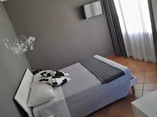 B&B Black-and-white