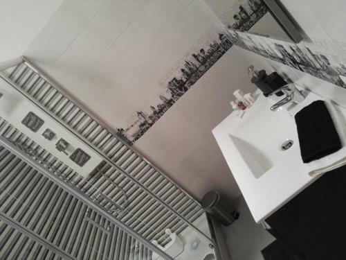 B&B Black-and-white