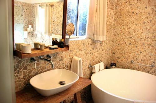 Hostal Pina Balev Inn