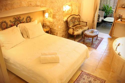 Hostal Pina Balev Inn