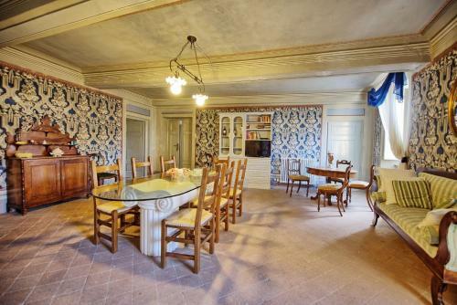 Gualdo Apartment Sleeps 7 With Pool And Wifi