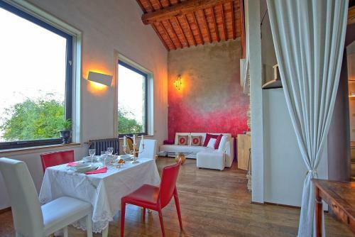 Le Catese Villa Sleeps 6 With Pool Air Con And Wifi