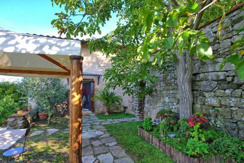 Le Catese Villa Sleeps 6 With Pool Air Con And Wifi