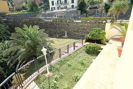 La Spezia Villa Sleeps 2 Air Con Wifi