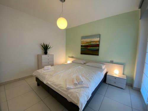 Italian Lakes Ground Floor Apartment With Pool