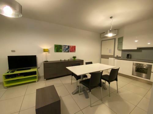 Italian Lakes Ground Floor Apartment With Pool
