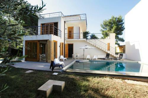 Villa With Poolgarden Near The Sea